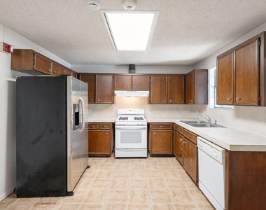 4616 E Cesar Chavez St - Photo Thumbnail 14