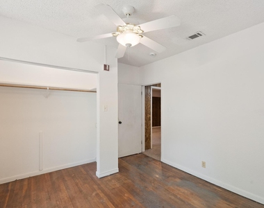 4616 E Cesar Chavez St - Photo Thumbnail 21