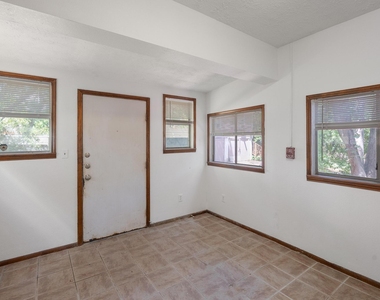 4616 E Cesar Chavez St - Photo Thumbnail 15