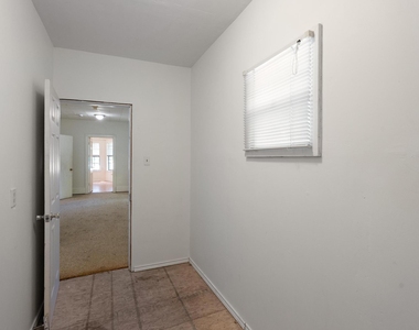 4616 E Cesar Chavez St - Photo Thumbnail 7