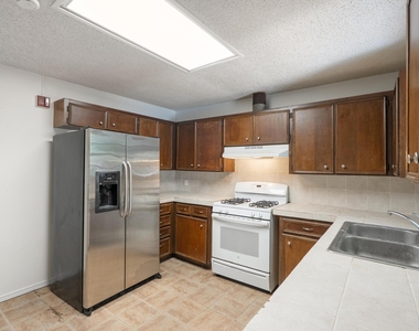 4616 E Cesar Chavez St - Photo Thumbnail 12