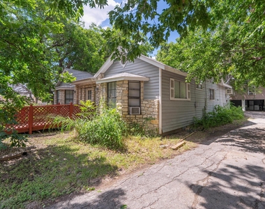 4616 E Cesar Chavez St - Photo Thumbnail 2