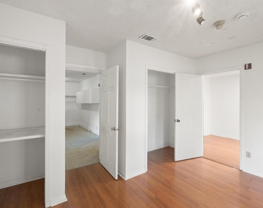 4616 E Cesar Chavez St - Photo Thumbnail 4