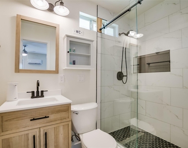 4702 Crest Oak Rd - Photo Thumbnail 19