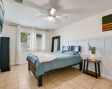 4702 Crest Oak Rd - Photo Thumbnail 9