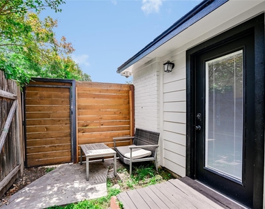 4702 Crest Oak Rd - Photo Thumbnail 16