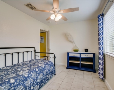 4702 Crest Oak Rd - Photo Thumbnail 13