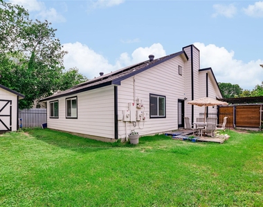 4702 Crest Oak Rd - Photo Thumbnail 15