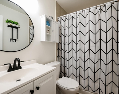 4702 Crest Oak Rd - Photo Thumbnail 12