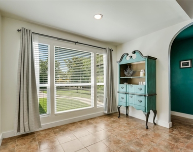 4702 Crest Oak Rd - Photo Thumbnail 4