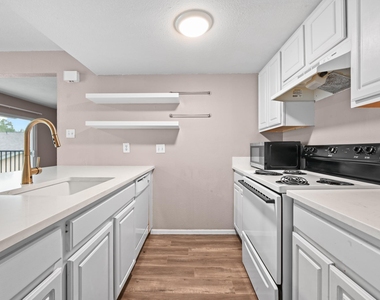 2124 Burton Dr - Photo Thumbnail 4