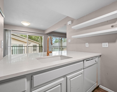 2124 Burton Dr - Photo Thumbnail 5