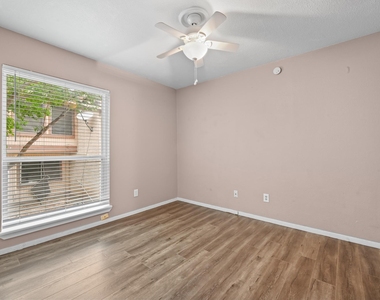 2124 Burton Dr - Photo Thumbnail 12