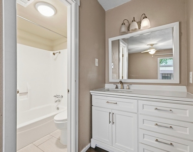 2124 Burton Dr - Photo Thumbnail 10