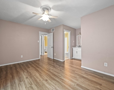 2124 Burton Dr - Photo Thumbnail 9