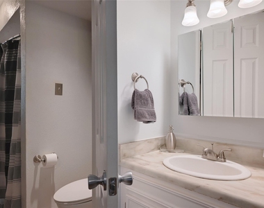 2437 Crosswind Dr - Photo Thumbnail 9