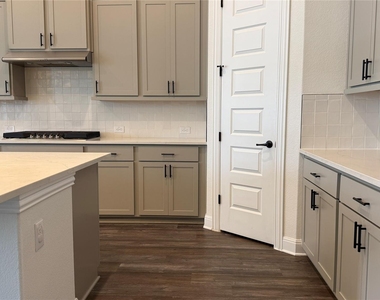 352 Olympic Park Dr - Photo Thumbnail 7