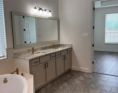 352 Olympic Park Dr - Photo Thumbnail 14