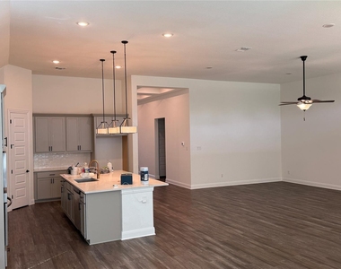 352 Olympic Park Dr - Photo Thumbnail 11