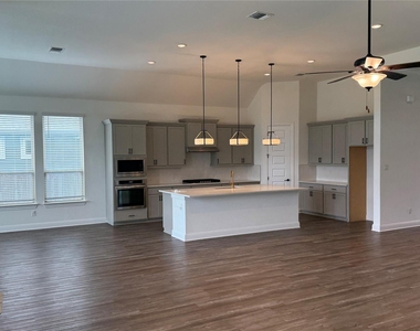 352 Olympic Park Dr - Photo Thumbnail 10
