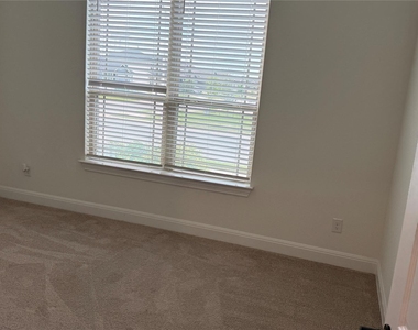 352 Olympic Park Dr - Photo Thumbnail 21