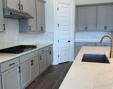 352 Olympic Park Dr - Photo Thumbnail 5