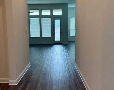 352 Olympic Park Dr - Photo Thumbnail 2