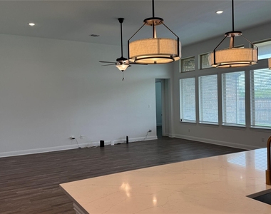 352 Olympic Park Dr - Photo Thumbnail 6