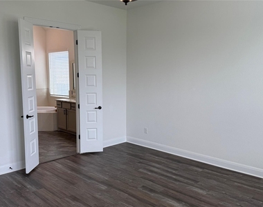 352 Olympic Park Dr - Photo Thumbnail 13
