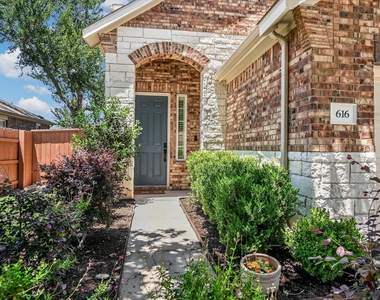 616 Pheasant Hill Ln - Photo Thumbnail 2