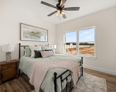 802 S Creek St - Photo Thumbnail 13