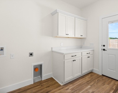802 S Creek St - Photo Thumbnail 16