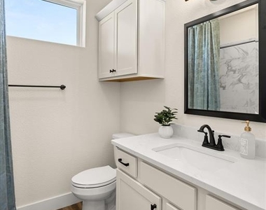 802 S Creek St - Photo Thumbnail 14