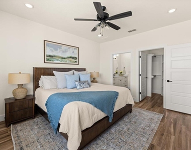802 S Creek St - Photo Thumbnail 8
