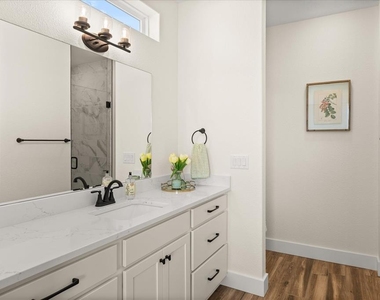 802 S Creek St - Photo Thumbnail 9