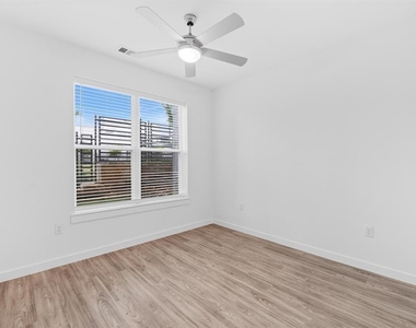 4801 Springdale Dr - Photo Thumbnail 19