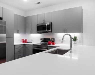 4801 Springdale Dr - Photo Thumbnail 6