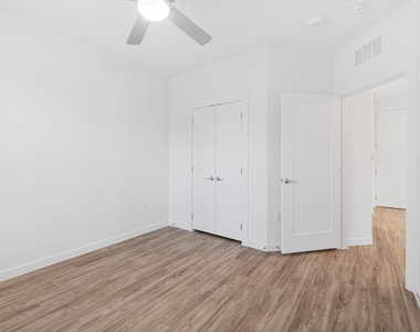 4801 Springdale Dr - Photo Thumbnail 20