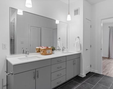 4801 Springdale Dr - Photo Thumbnail 15