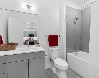 4801 Springdale Dr - Photo Thumbnail 14