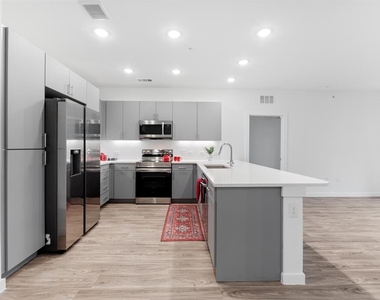 4801 Springdale Dr - Photo Thumbnail 5