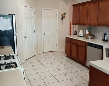 11616 Fletcher Hall Ln - Photo Thumbnail 2