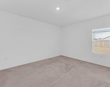 2812 Dezmond Diamond Ct - Photo Thumbnail 11