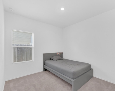 2812 Dezmond Diamond Ct - Photo Thumbnail 17
