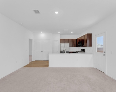 2812 Dezmond Diamond Ct - Photo Thumbnail 5