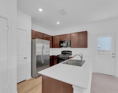 2812 Dezmond Diamond Ct - Photo Thumbnail 7