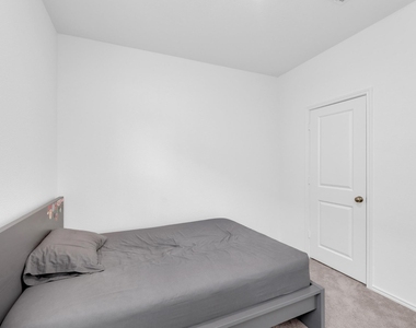 2812 Dezmond Diamond Ct - Photo Thumbnail 19