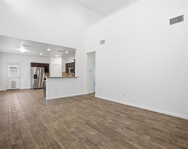 3009 Tilmon Ln - Photo Thumbnail 7