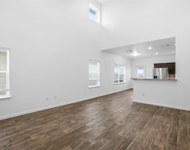 3009 Tilmon Ln - Photo Thumbnail 8