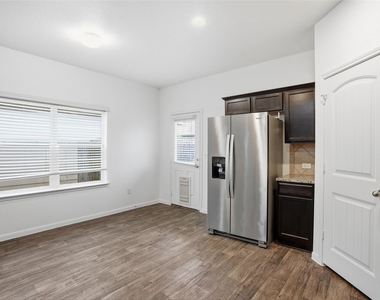 3009 Tilmon Ln - Photo Thumbnail 6